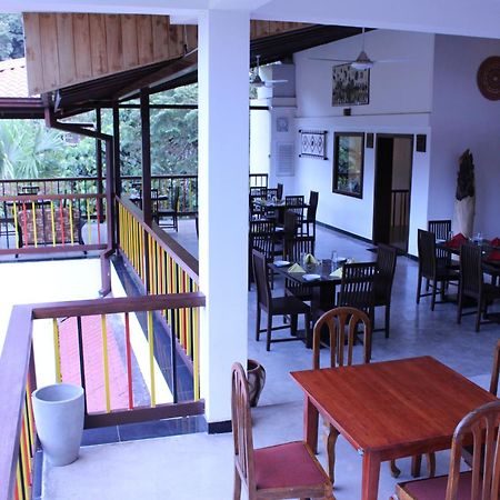 Kandyan Hotel Exterior photo