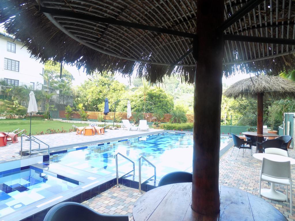 Kandyan Hotel Exterior photo