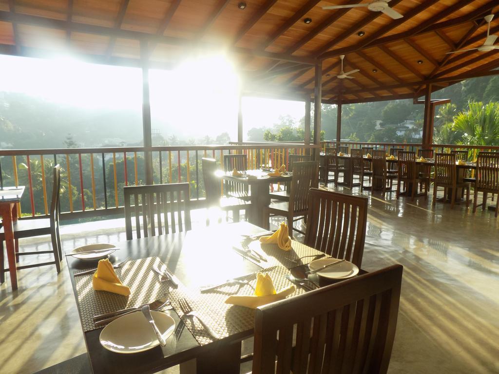 Kandyan Hotel Exterior photo
