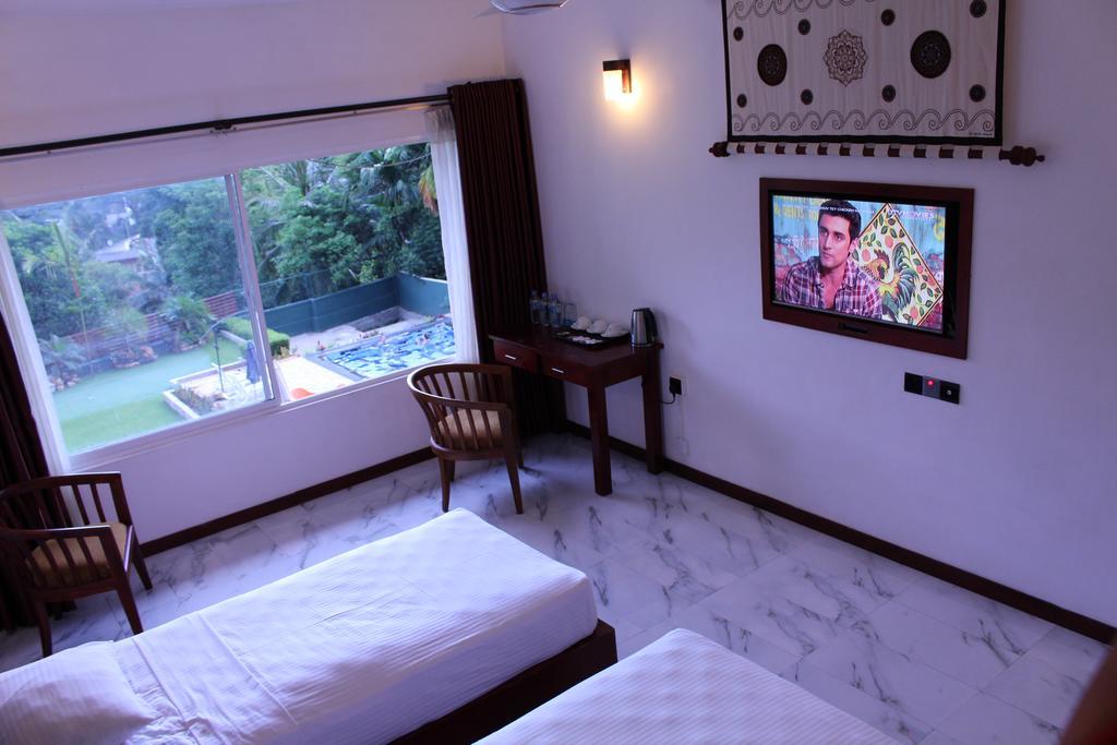 Kandyan Hotel Exterior photo