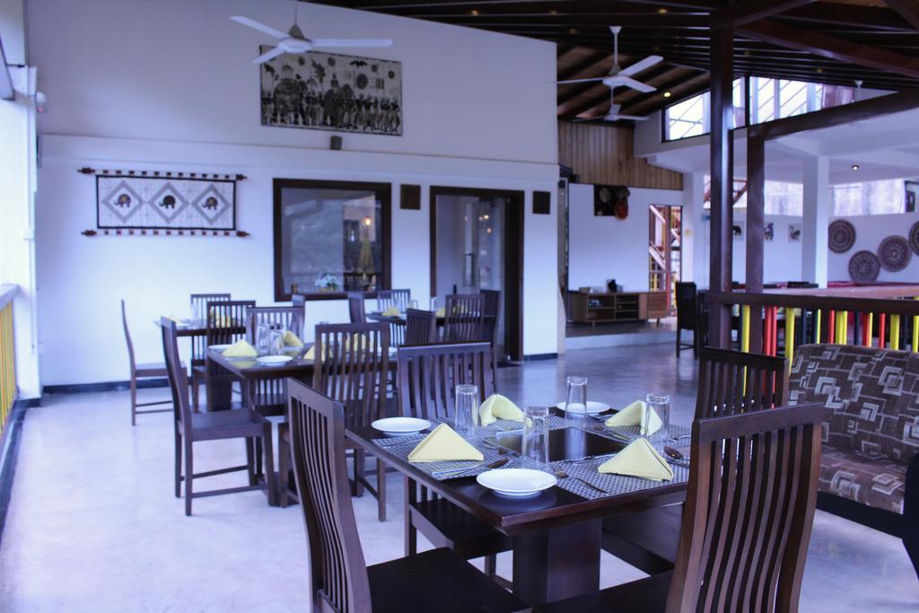 Kandyan Hotel Exterior photo