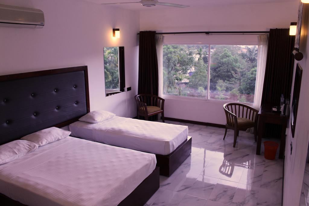 Kandyan Hotel Exterior photo