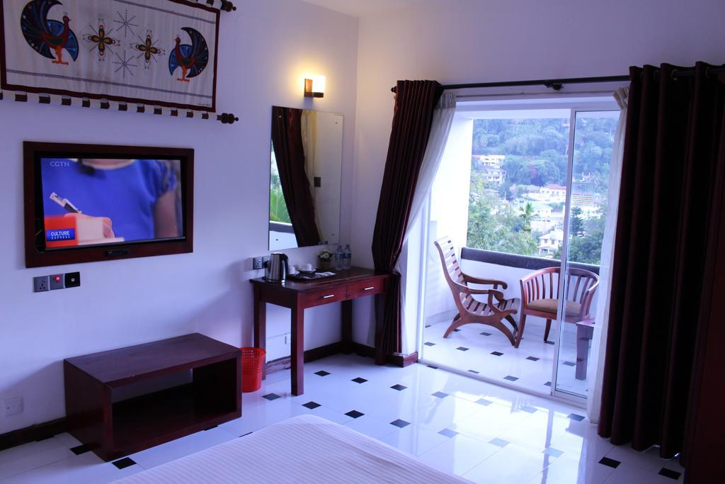 Kandyan Hotel Exterior photo