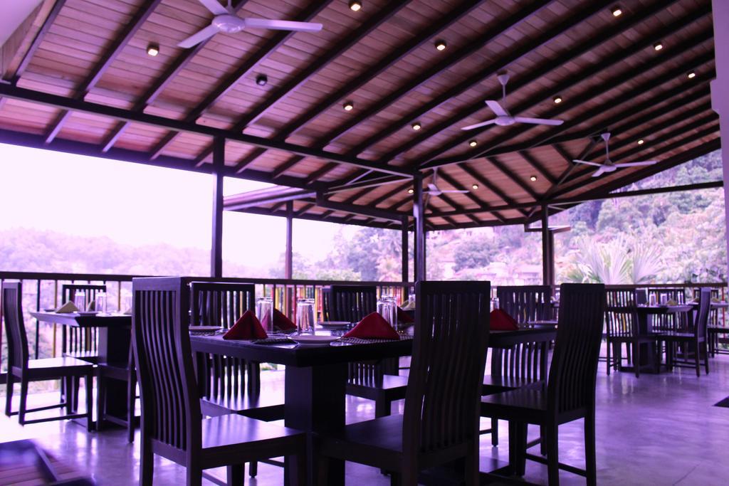 Kandyan Hotel Exterior photo