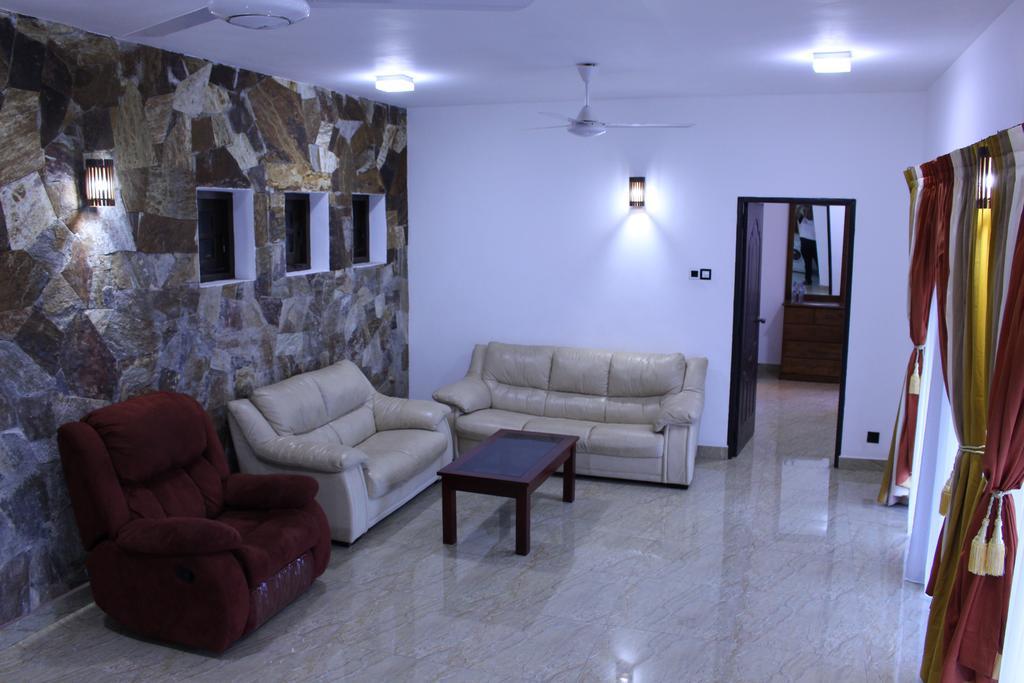 Kandyan Hotel Exterior photo
