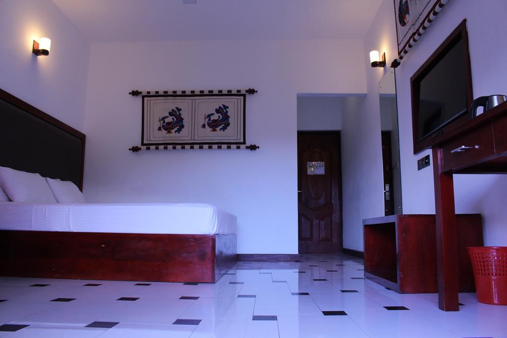 Kandyan Hotel Exterior photo