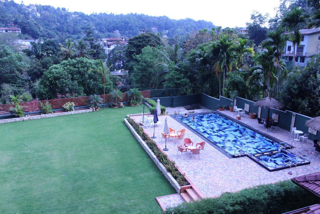 Kandyan Hotel Exterior photo